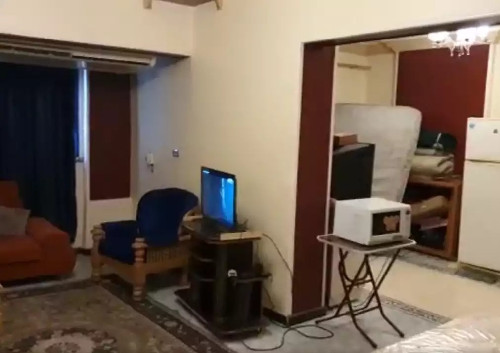 للبيع بعمارات المحروسة بااول عمارة بحر والشقة عالجانبي بدون حصه ف الارض مساحه١٣٠
