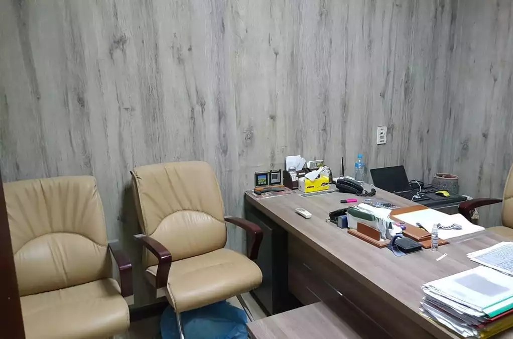 المقطم مدخل الهضبة الوسطي ثالث عمارة خلف بنزينة واطنية مقابل المدرسة الدولية