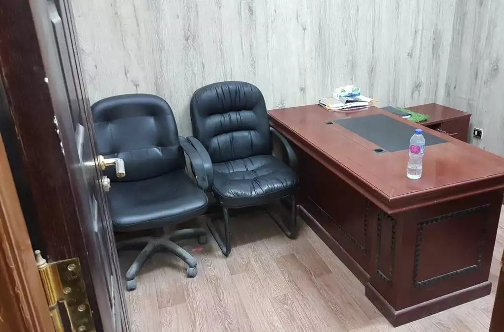 المقطم مدخل الهضبة الوسطي ثالث عمارة خلف بنزينة واطنية مقابل المدرسة الدولية